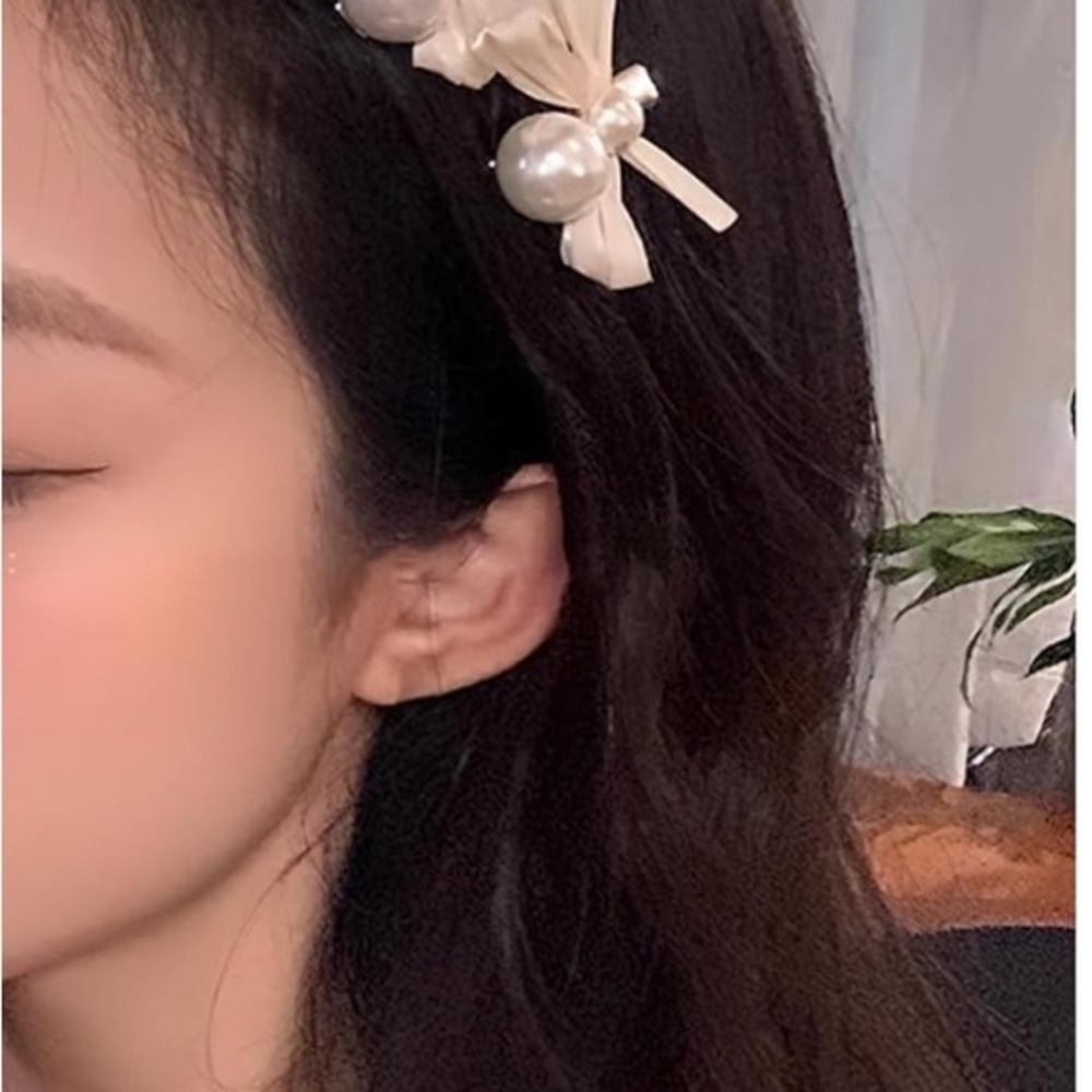 Elegant Cream Pearl Hair Clip